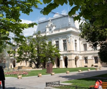 Palatul Roznovanu din Iași in luna aprilie